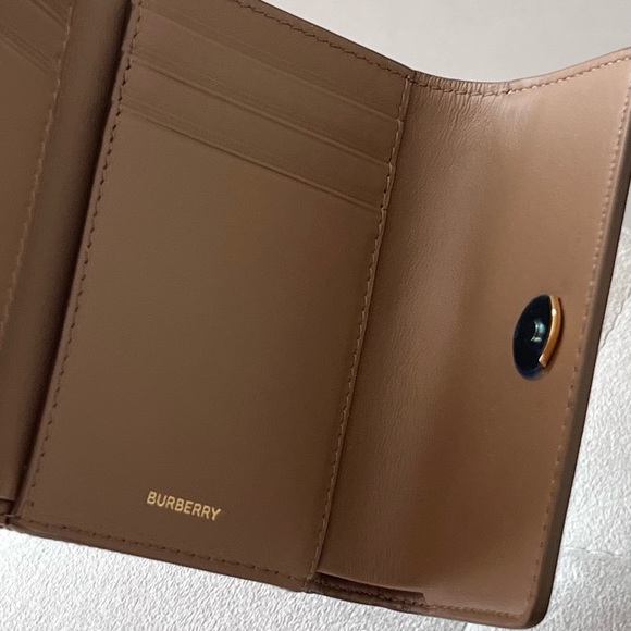 Burberry Check Trifold Wallet in Earth - Picture 10 of 12